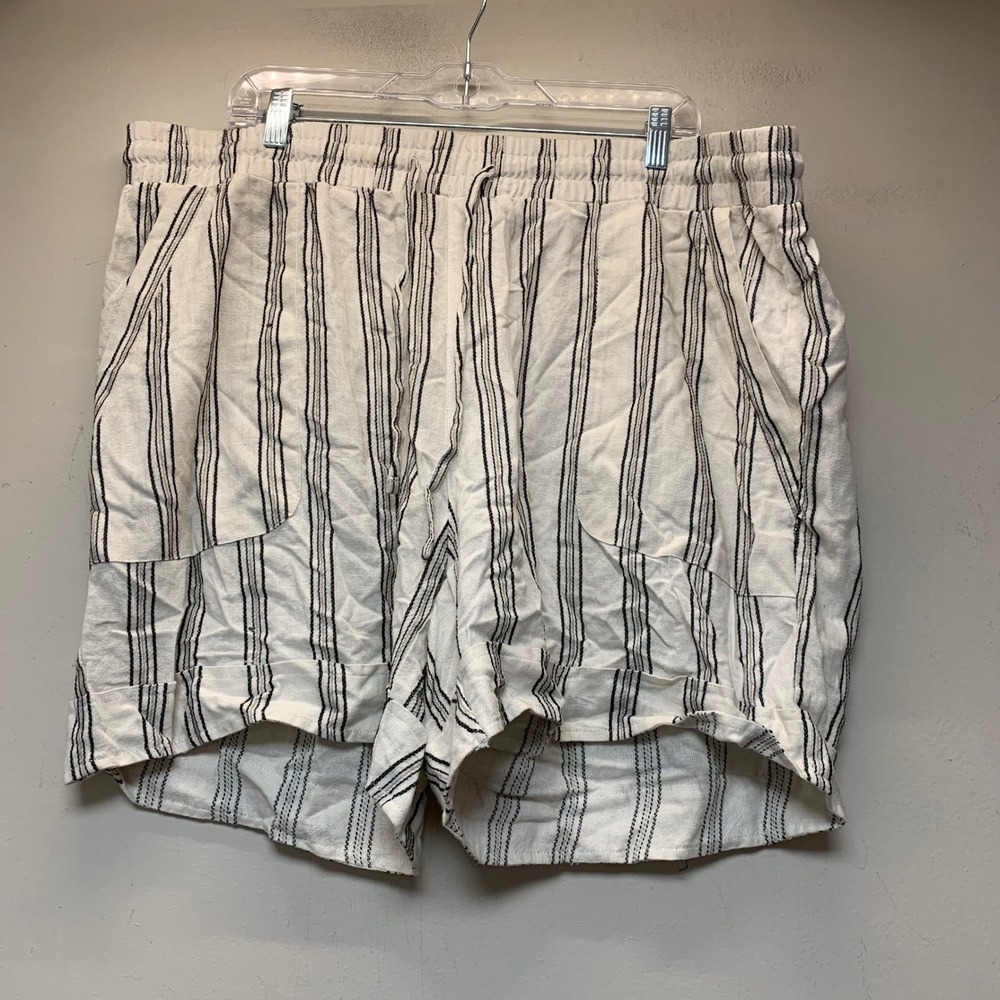 Royalty For Me Shorts Womens 2X White Black Striped Linen Blend NWT Pockets